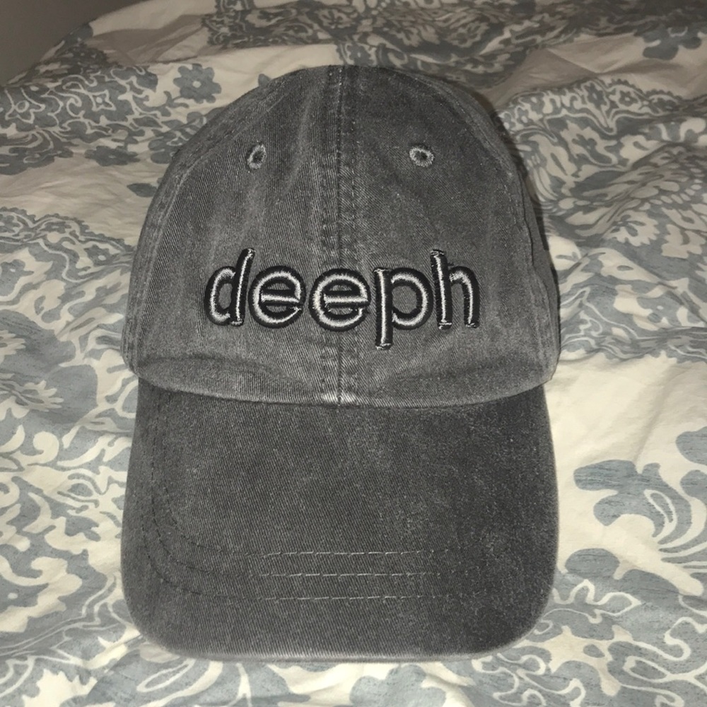 delta phi epsilon/ deeph hat